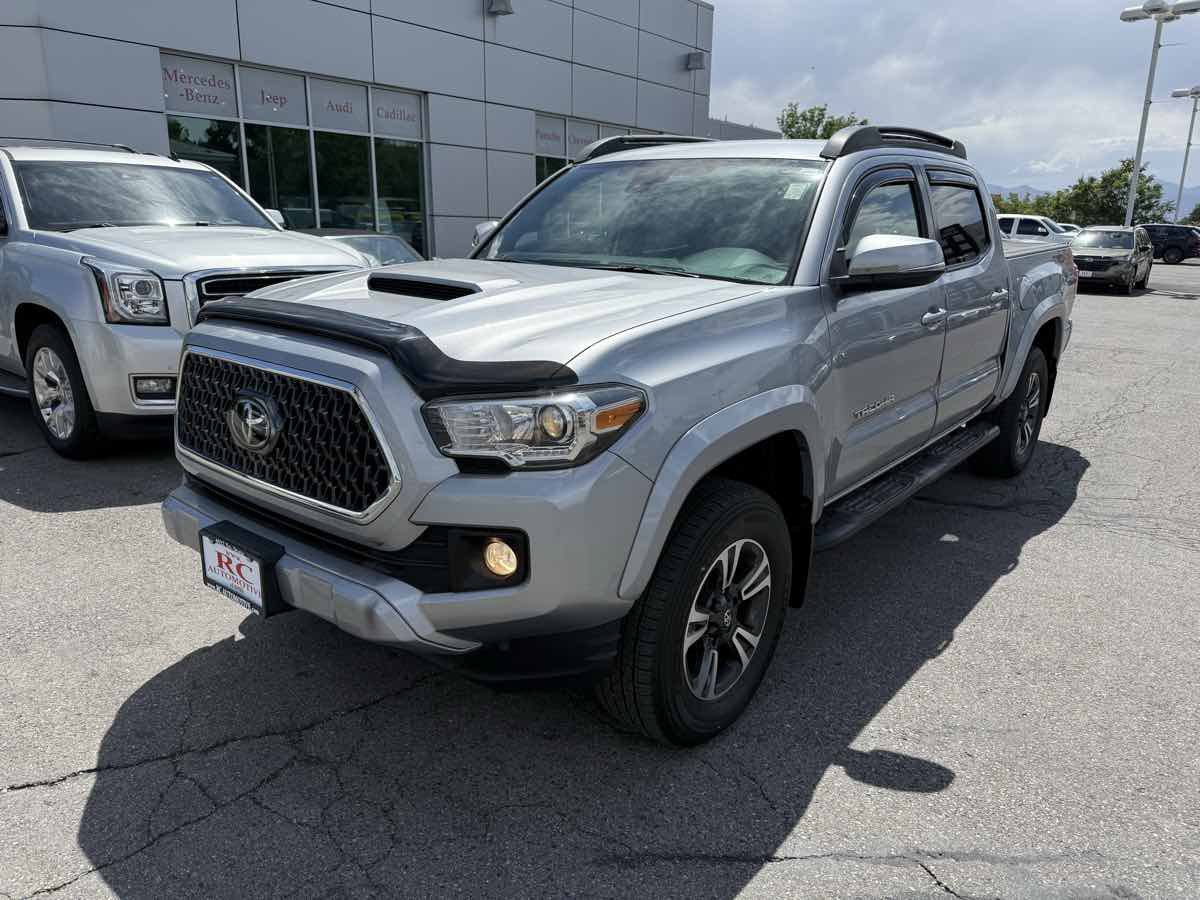Used 2019 Toyota Tacoma TRD Sport AWD/4WD image 2