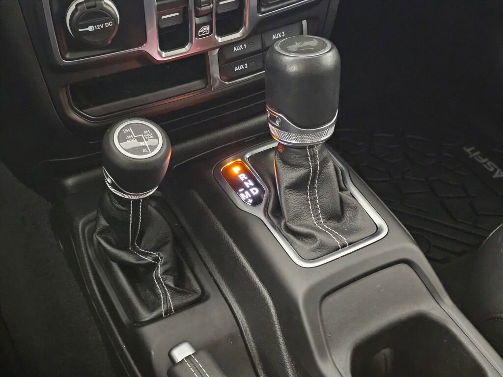 Used 2023 Jeep Wrangler Unlimited Sahara w/ Cold Weather Group AWD/4WD image 32