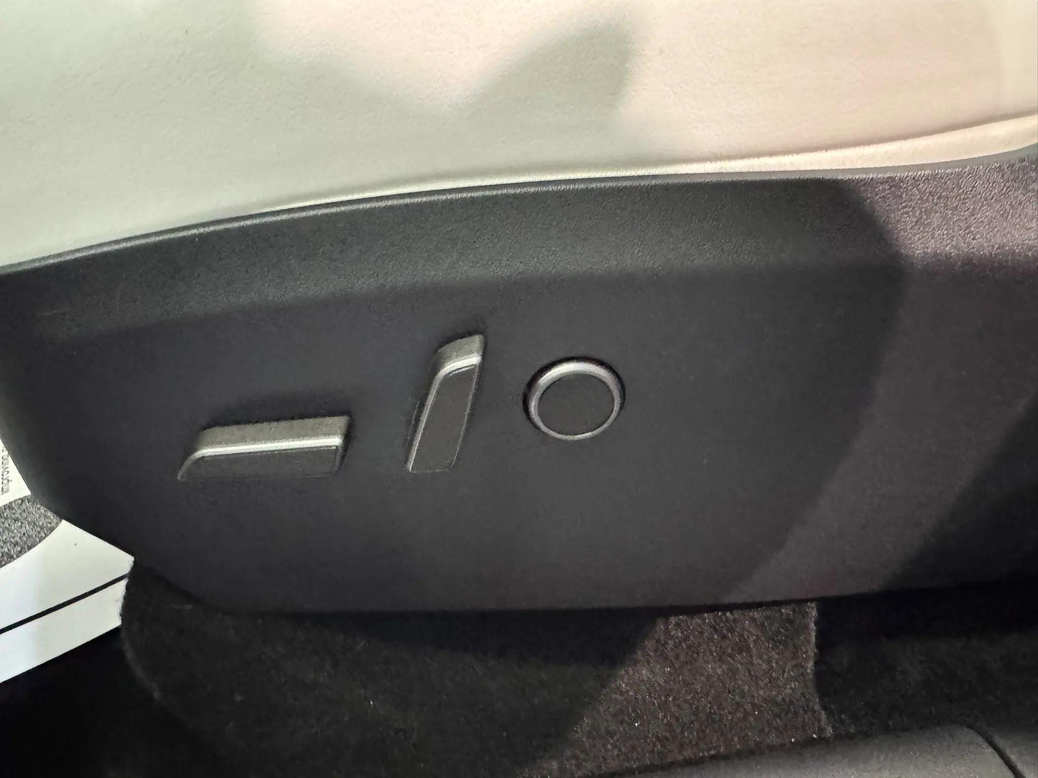 Used 2024 Tesla Model Y Long Range image 45