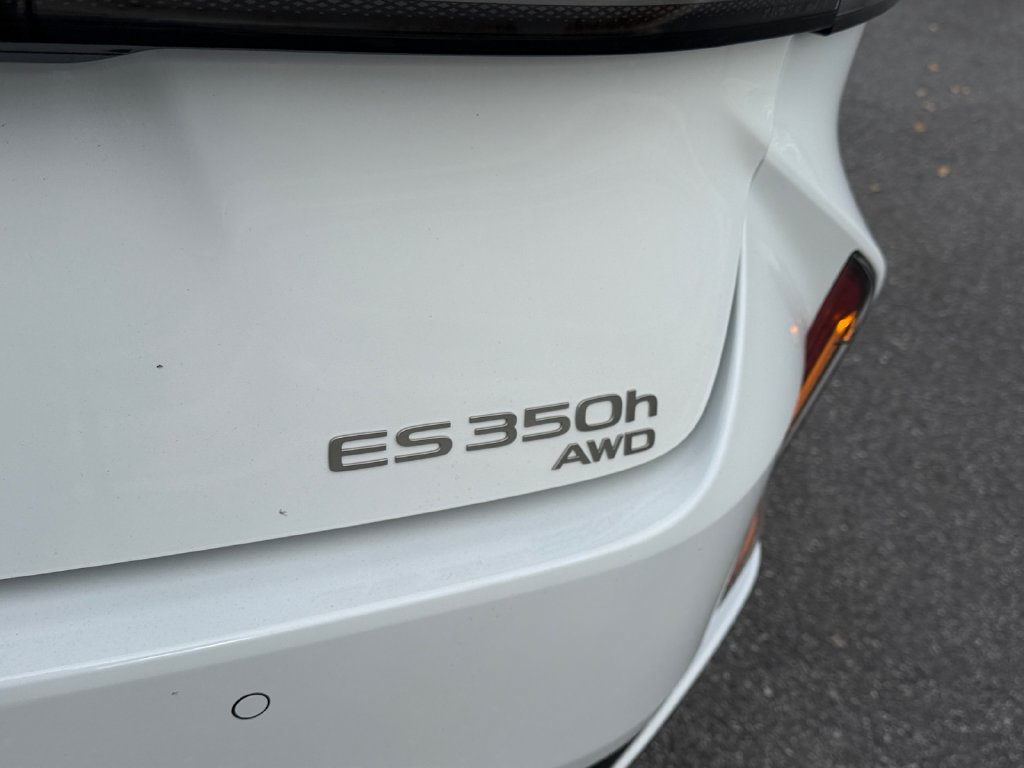 New 2026 Lexus ES 350h AWD image 28