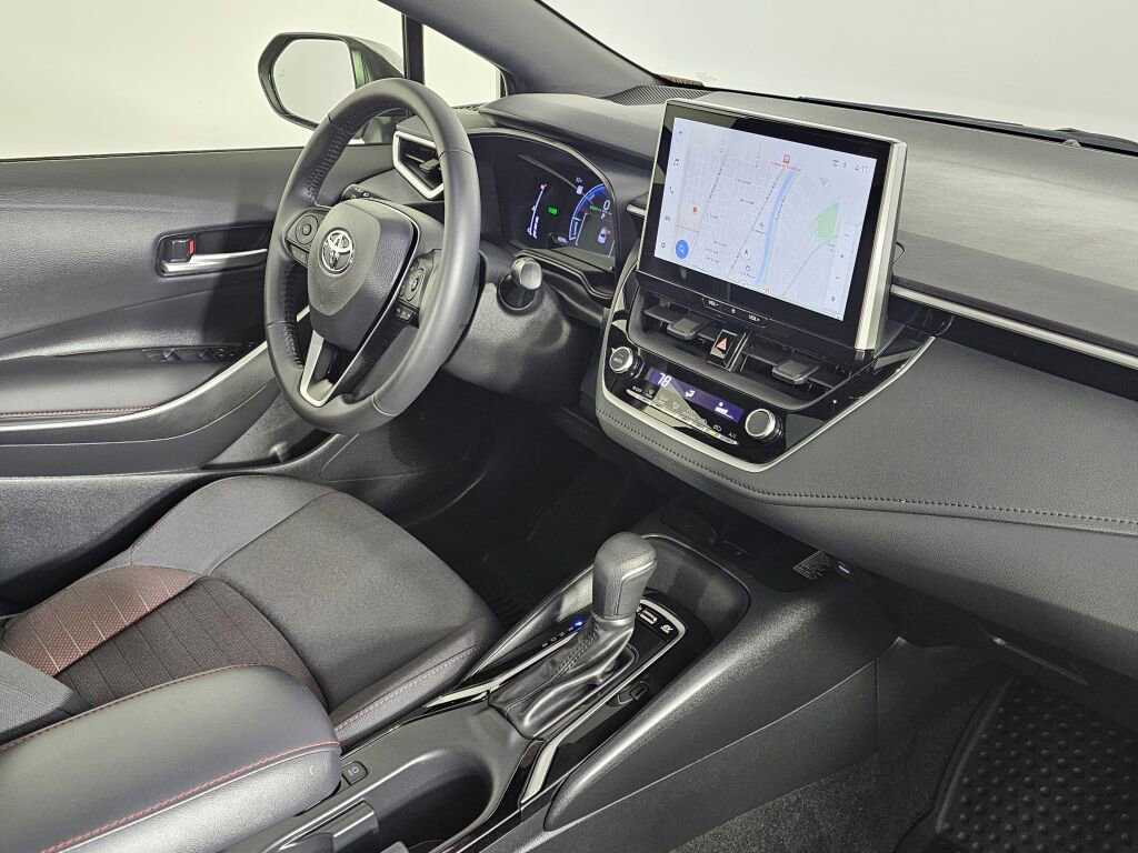 Used 2025 Toyota Corolla SE w/ SE Premium Package image 39