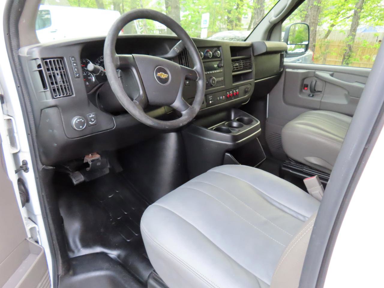 Used 2015 Chevrolet Express 2500 RWD image 9