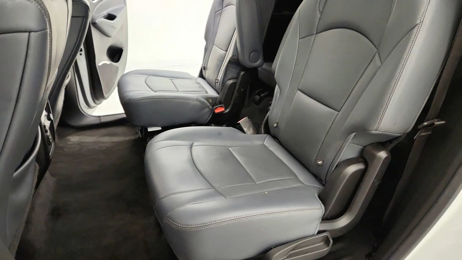 Used 2019 Buick Enclave Essence image 23