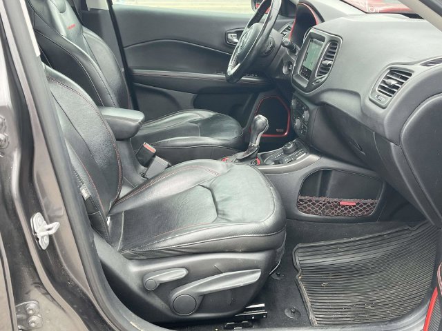Used 2018 Jeep Compass Trailhawk w/ Leather Interior Group AWD/4WD image 27