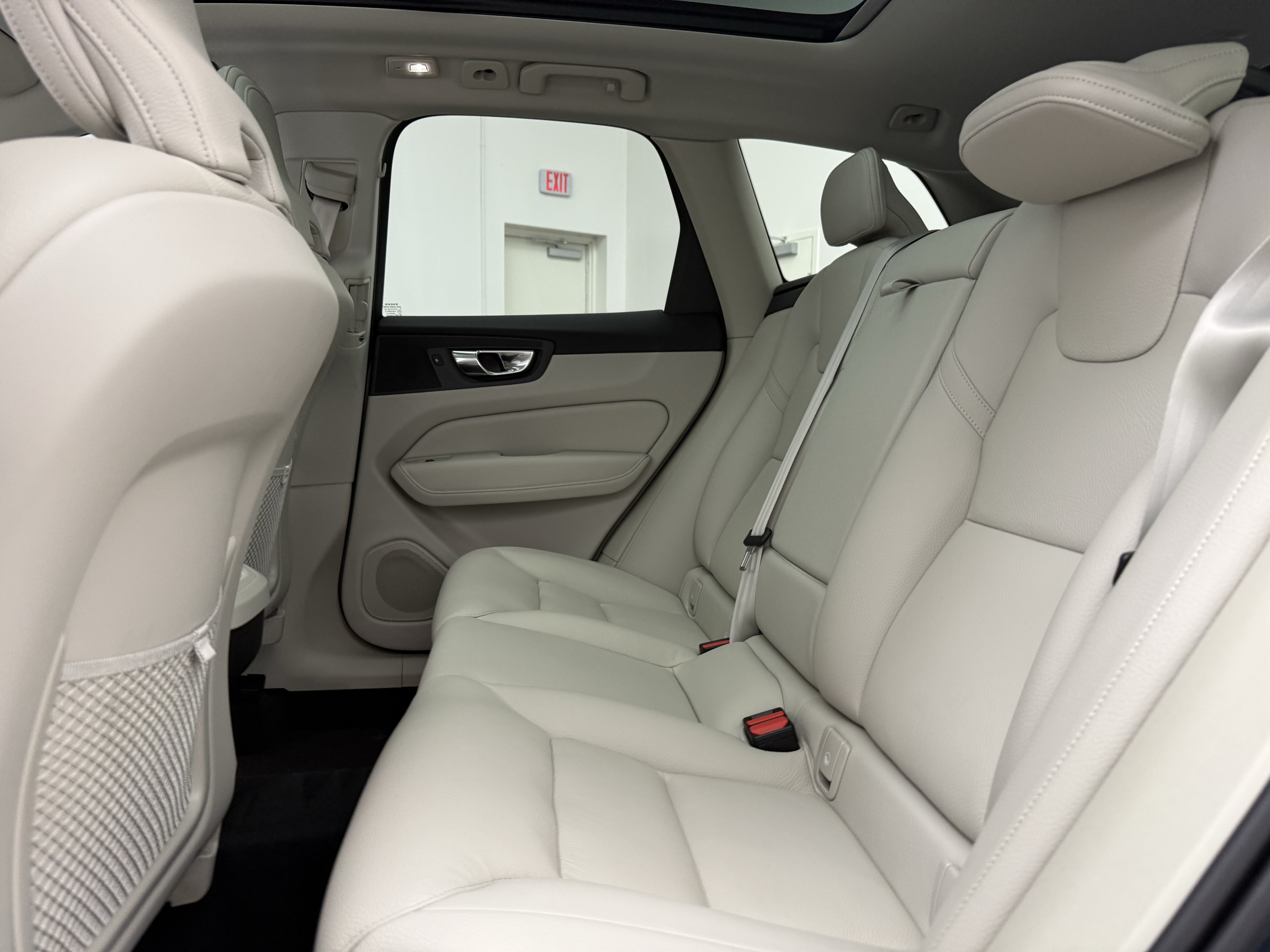 Used 2024 Volvo XC60 B5 Plus w/ Climate Package AWD/4WD image 25