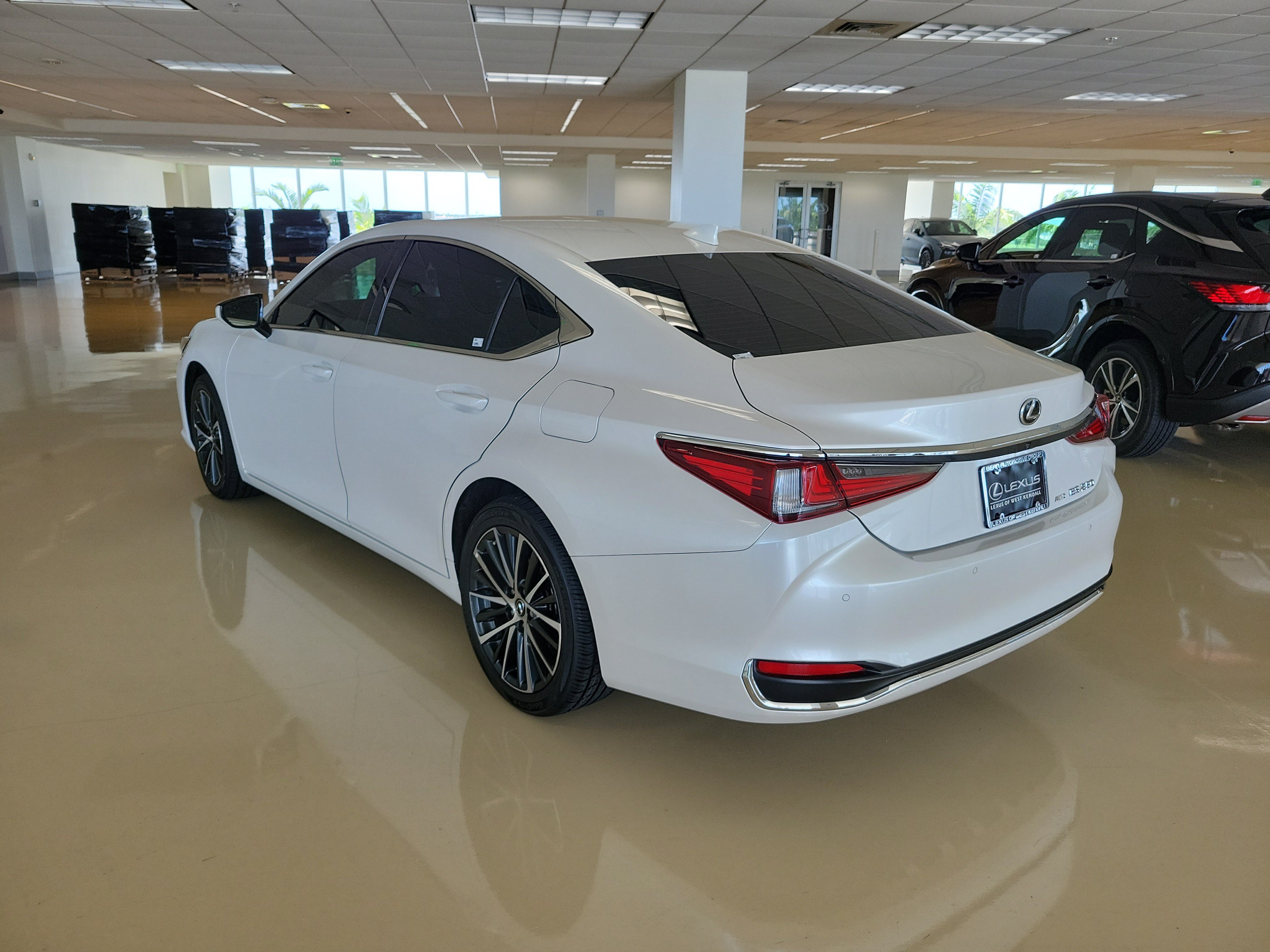 Used 2024 Lexus ES 250 w/ Premium Package AWD/4WD image 6
