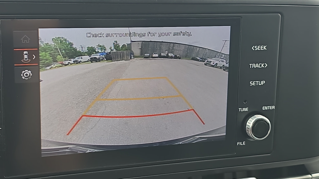 Used 2024 Kia Carnival LX FWD image 21