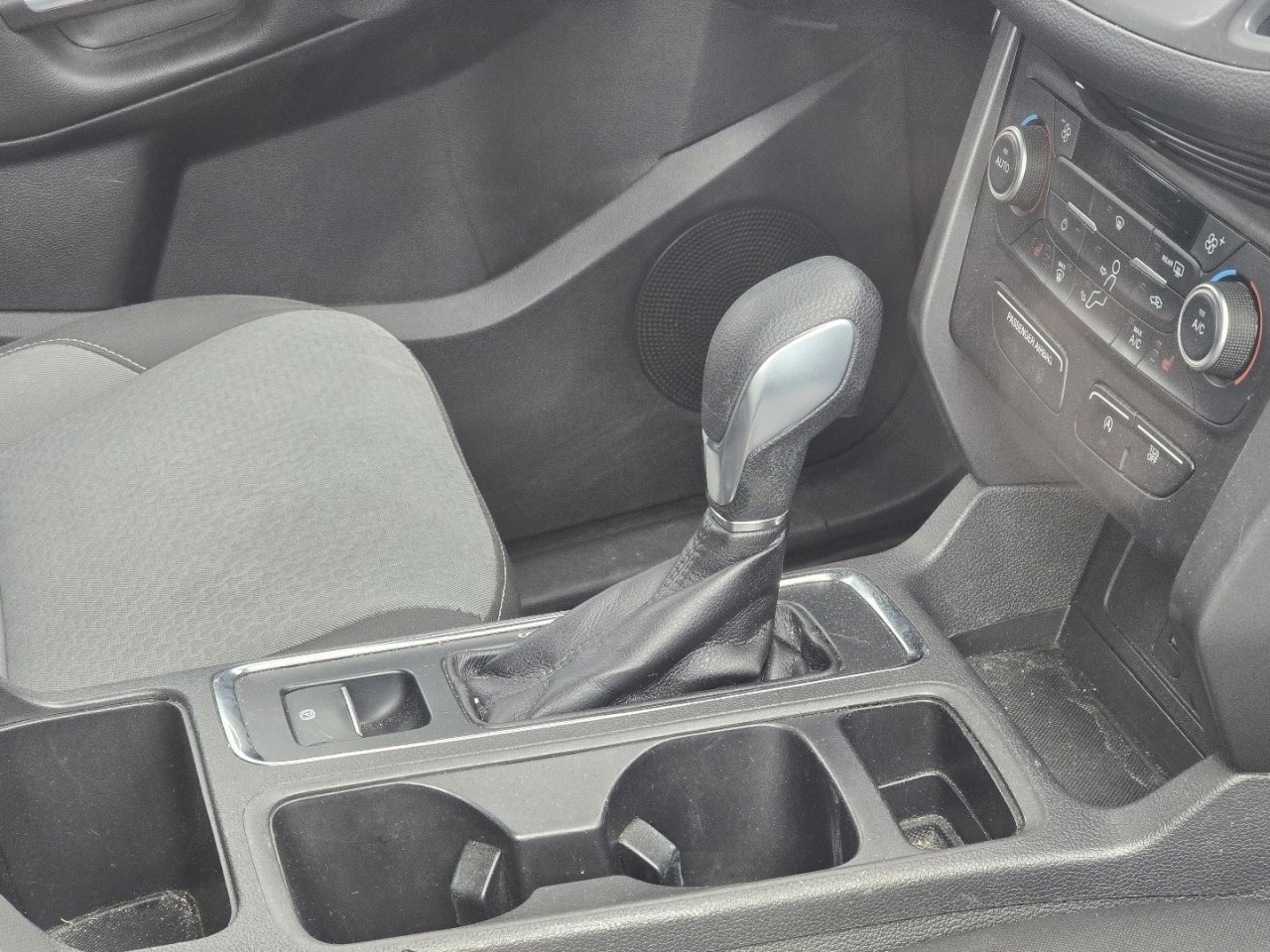 Used 2019 Ford Escape SE image 19