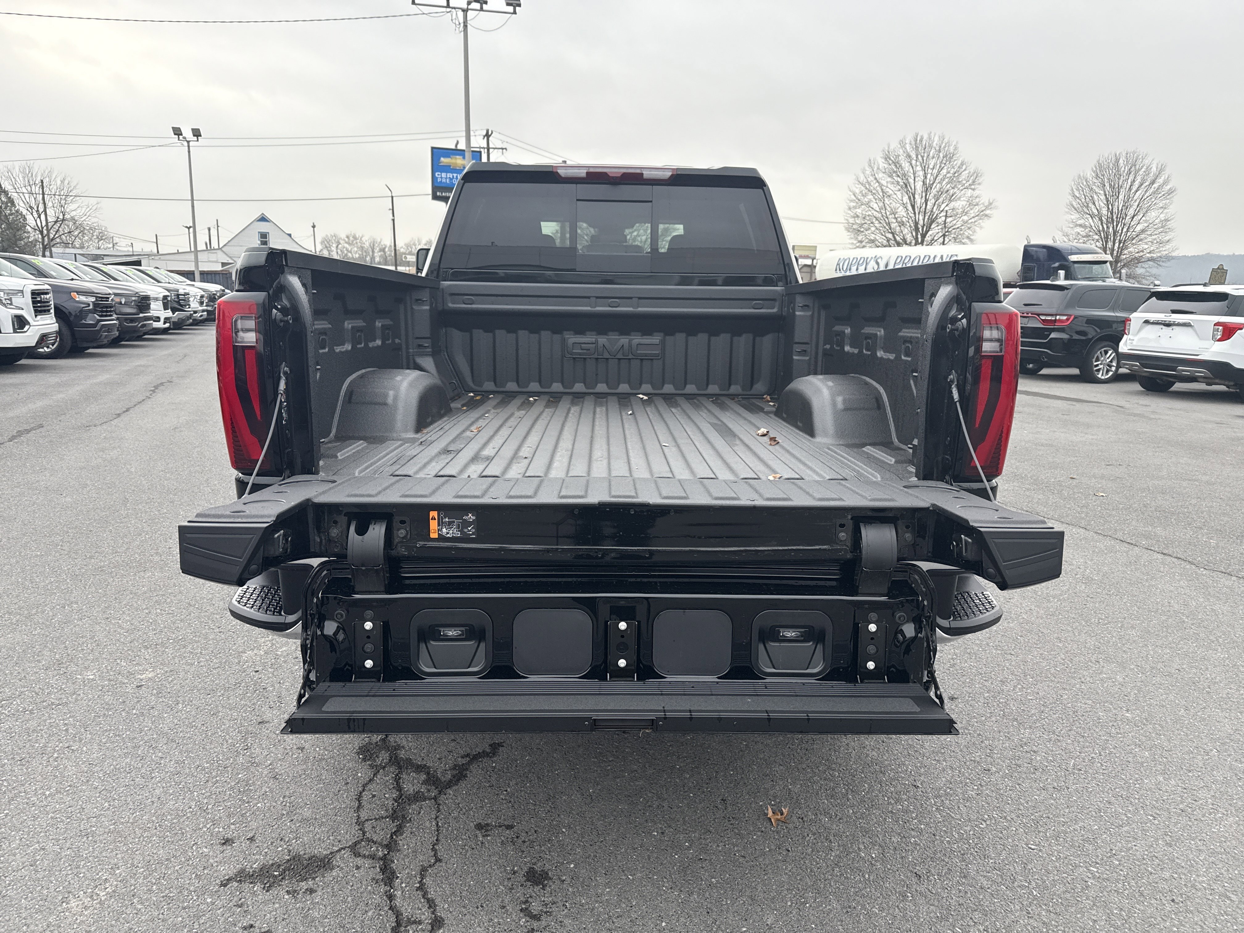 New 2026 GMC Sierra 2500 SLT w/ SLT Convenience Package image 5