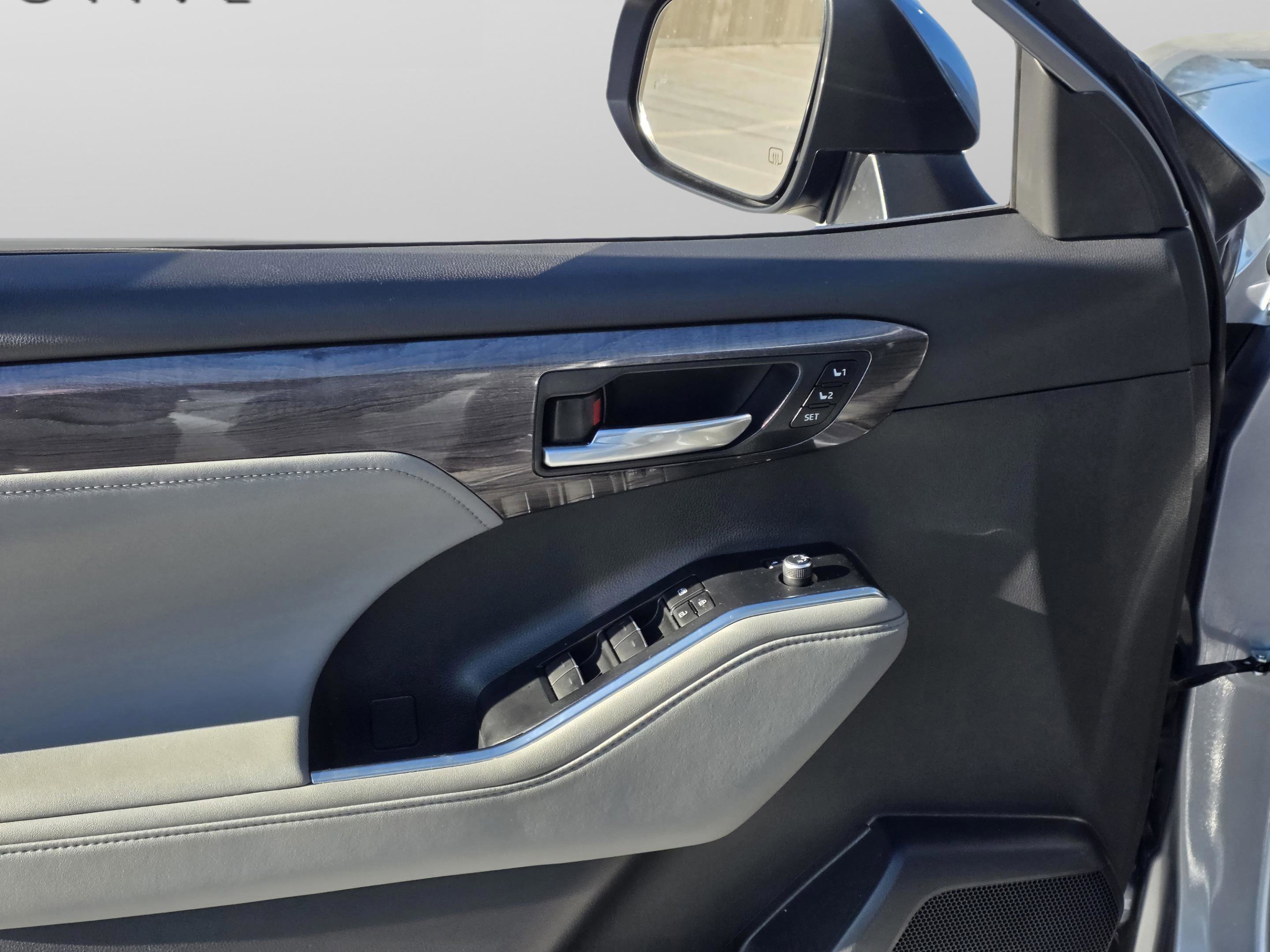 Used 2024 Toyota Highlander Platinum image 26