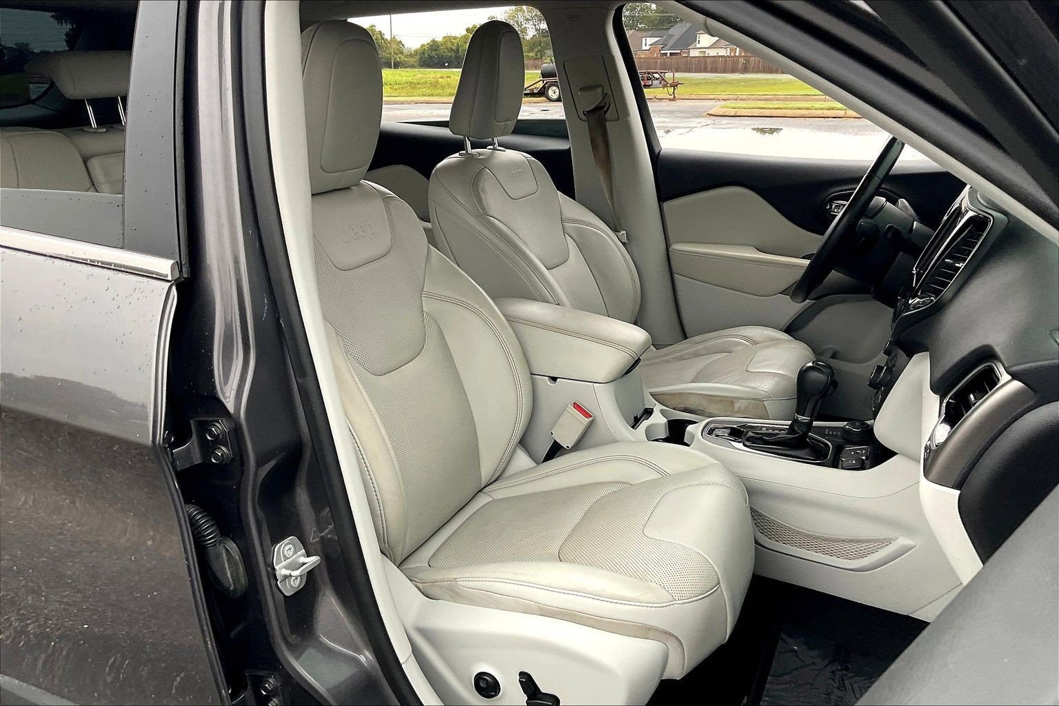 Used 2019 Jeep Cherokee Limited w/ Technology Group image 8