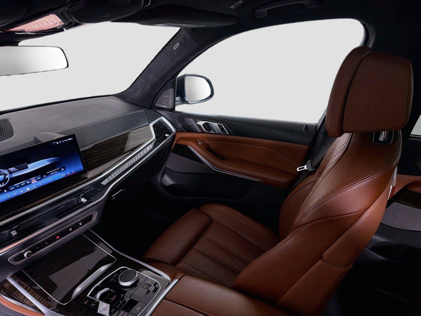 Used 2024 BMW X7 xDrive40i w/ Premium Package AWD/4WD image 25