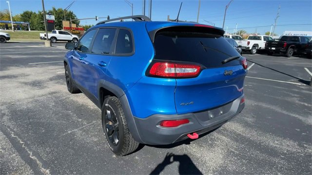 Used 2017 Jeep Cherokee Trailhawk image 8