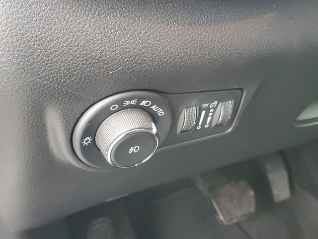 Used 2023 Jeep Compass Latitude image 16