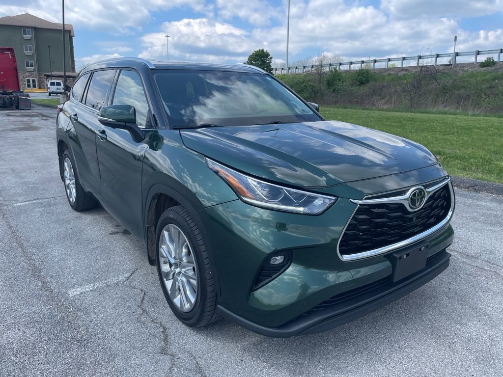 Used 2024 Toyota Highlander Limited AWD/4WD image 4