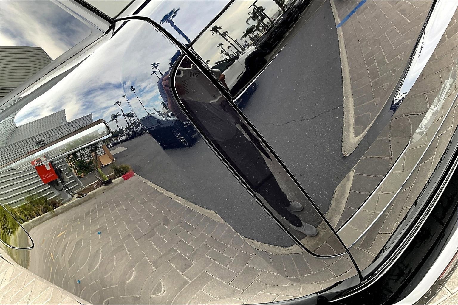 Certified 2025 Land Rover Range Rover SE AWD/4WD image 28