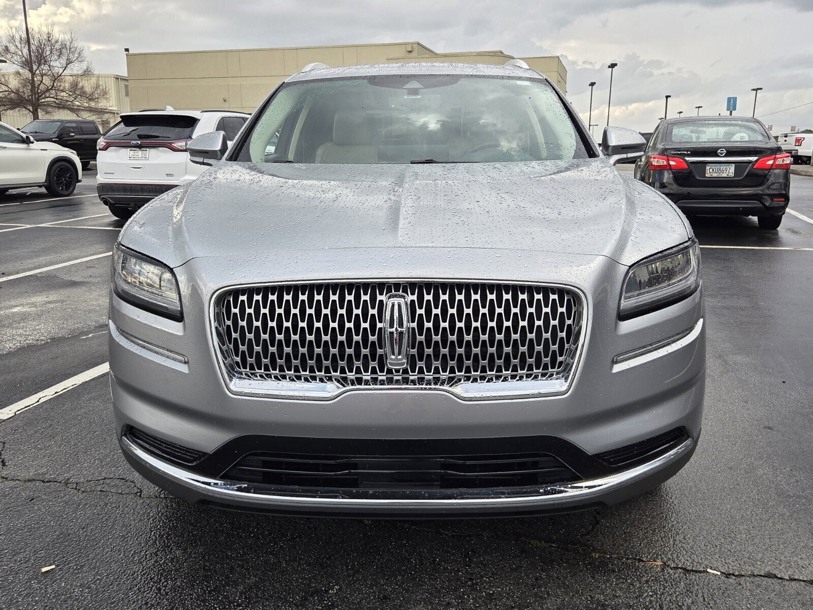 Used 2023 Lincoln Nautilus FWD w/ Premium Package image 2