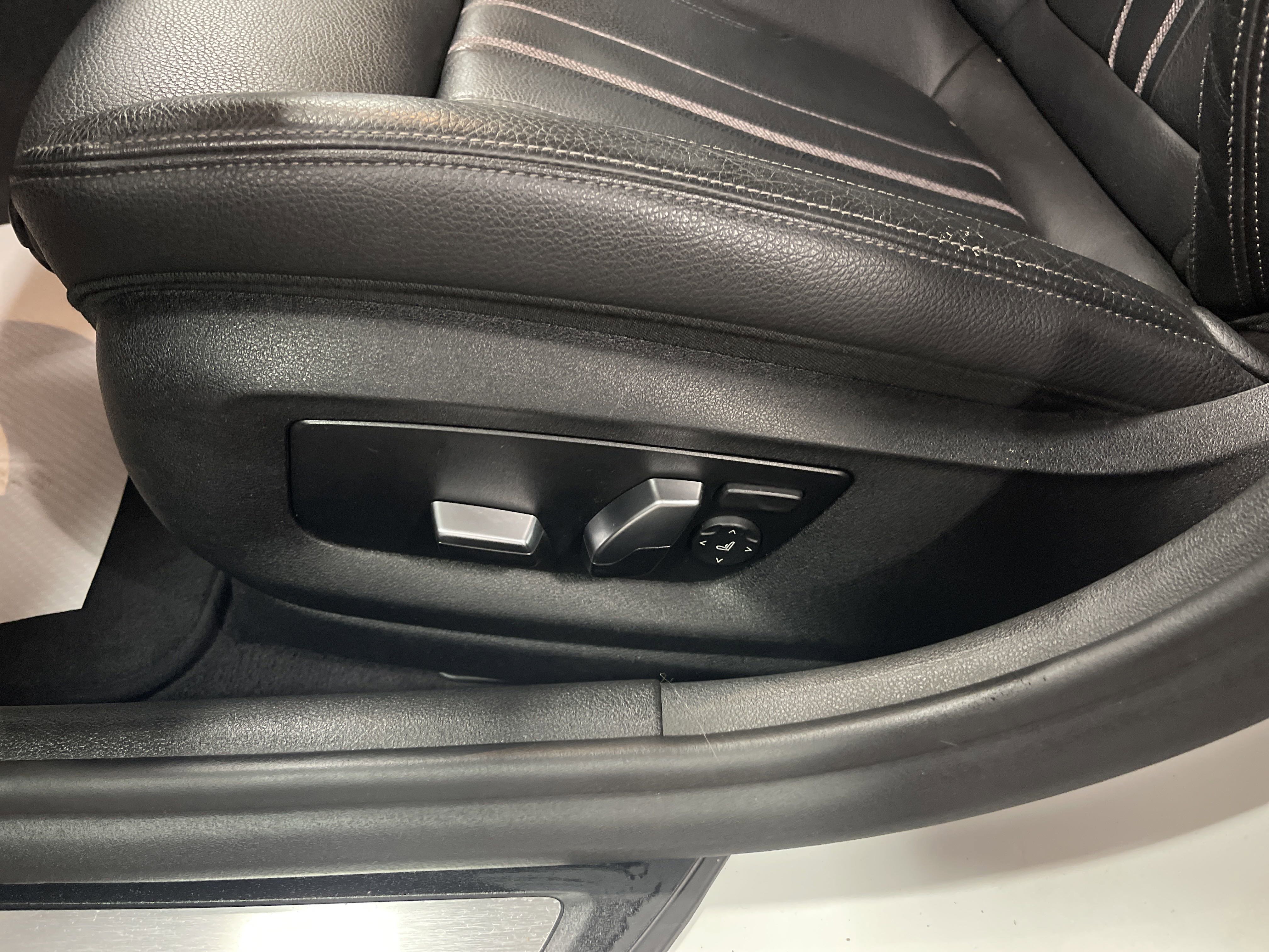 Used 2019 BMW 530i xDrive 530i xDrive w/ Convenience Package image 11