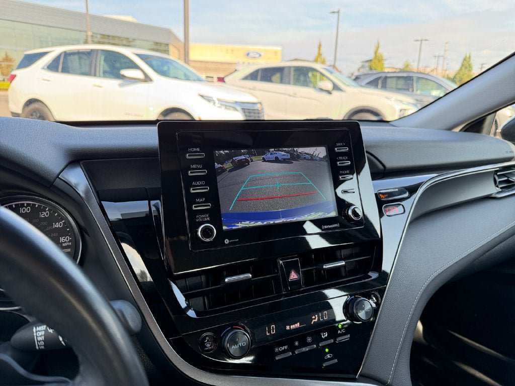 Used 2024 Toyota Camry SE AWD/4WD image 17