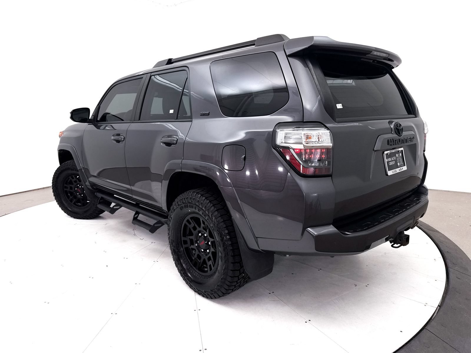 Used 2018 Toyota 4Runner SR5 Premium AWD/4WD image 2