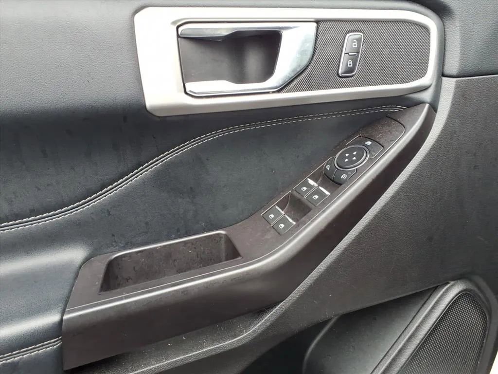 Used 2020 Ford Explorer XLT w/ Equipment Group 202A image 26