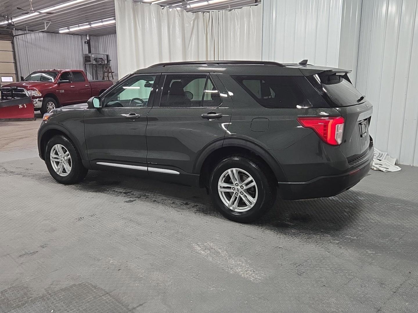 Used 2023 Ford Explorer XLT image 8