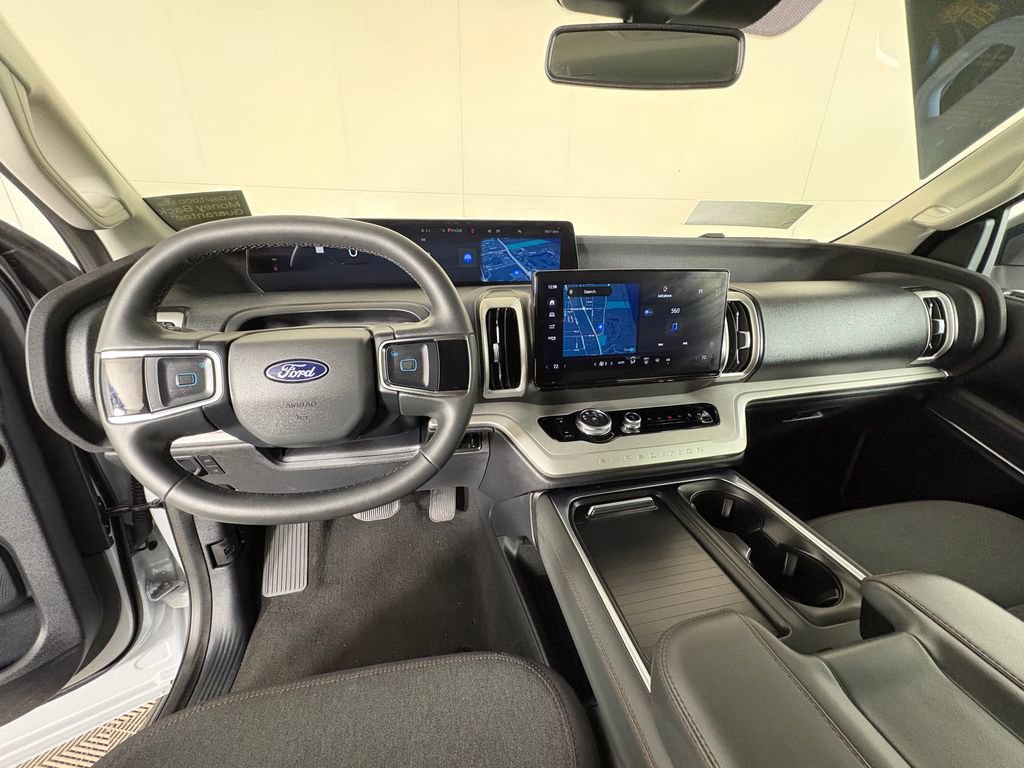 Certified 2025 Ford Expedition Active image 9