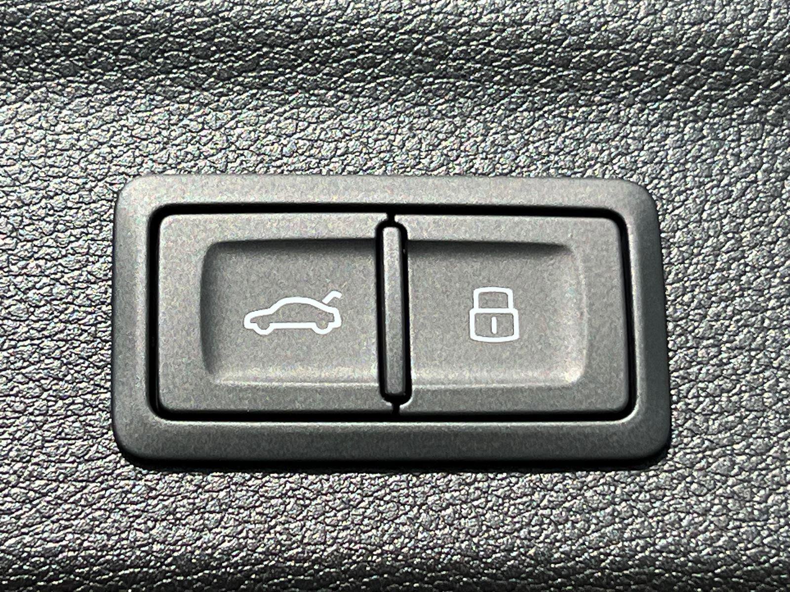 New 2025 Audi Q3 2.0T Premium image 13