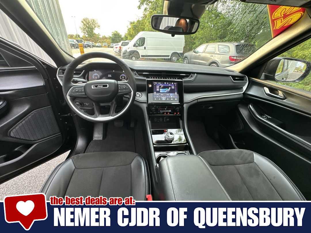 Used 2023 Jeep Grand Cherokee L Laredo AWD/4WD image 20