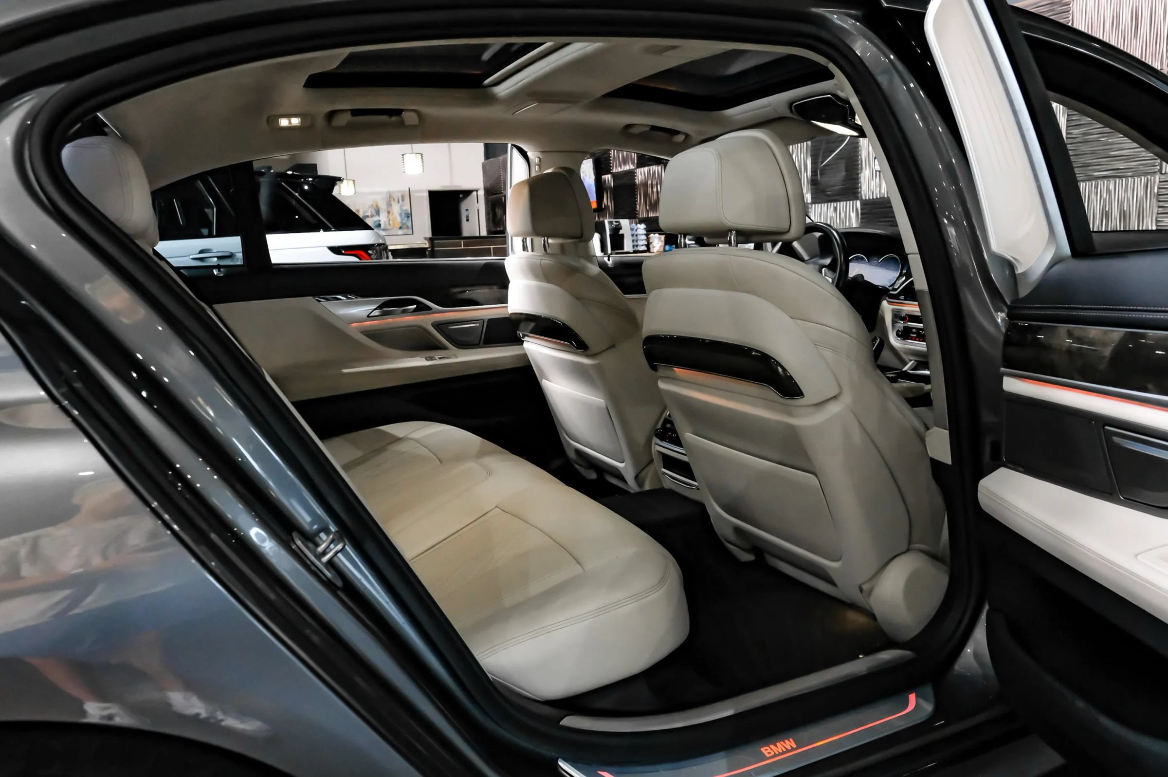 Used 2018 BMW 750i xDrive AWD/4WD image 42