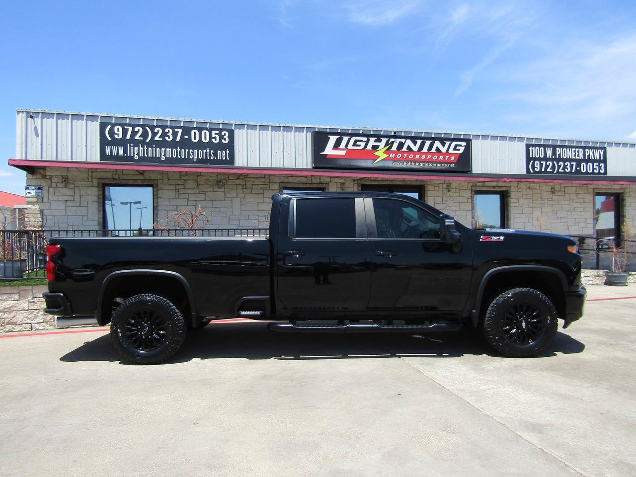 Used 2022 Chevrolet Silverado 2500 LT w/ Midnight Edition AWD/4WD image 5