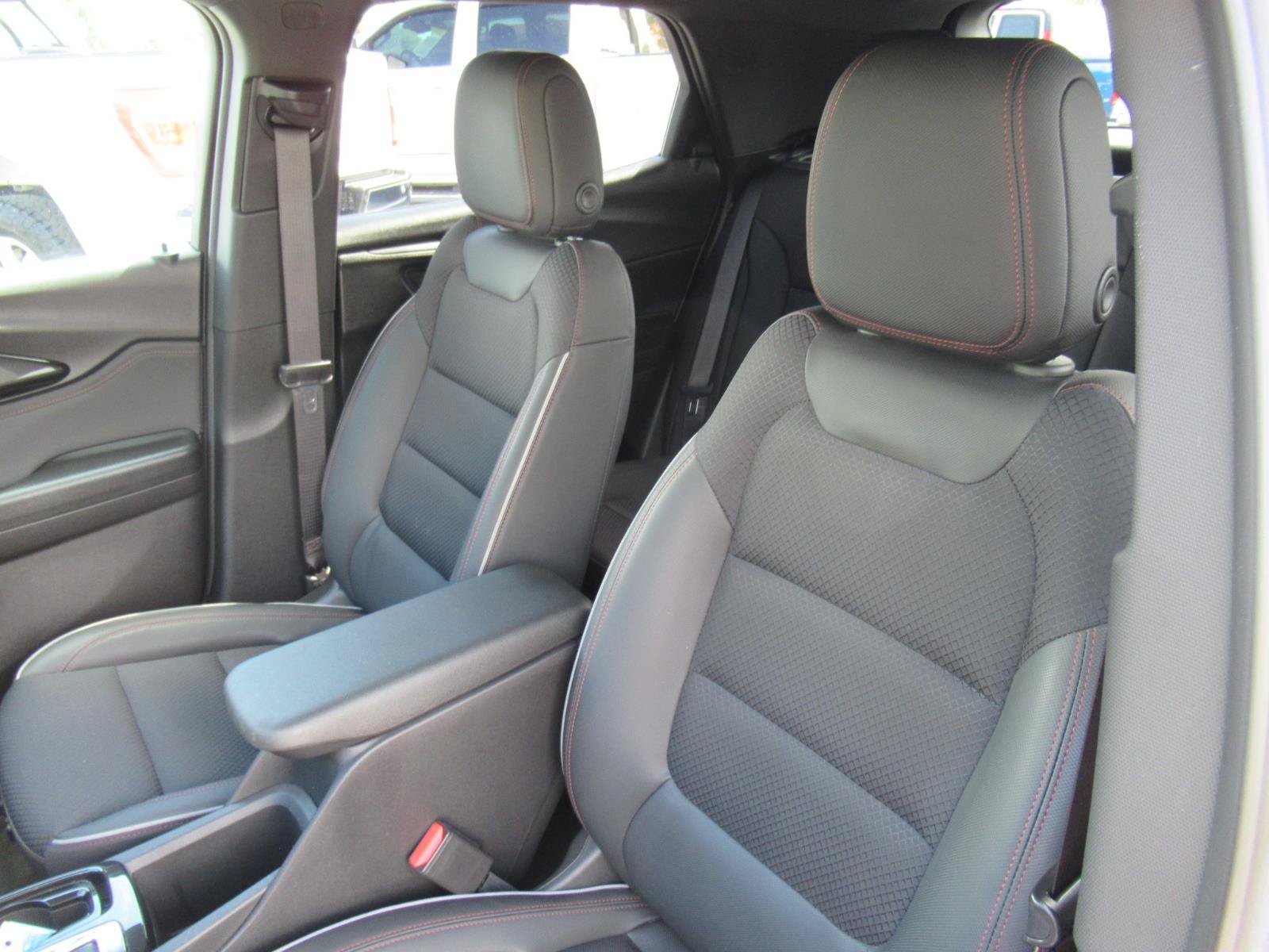 Used 2023 Chevrolet TrailBlazer RS w/ Sun and Liftgate Package FWD image 18