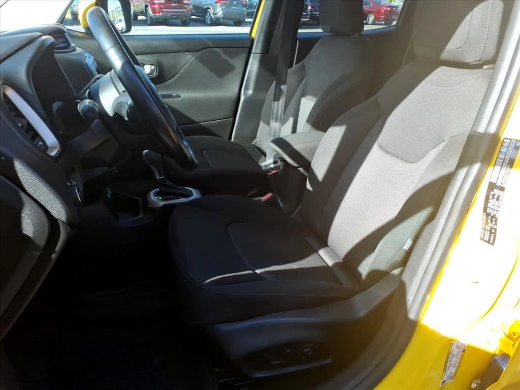 Used 2016 Jeep Renegade Latitude image 7