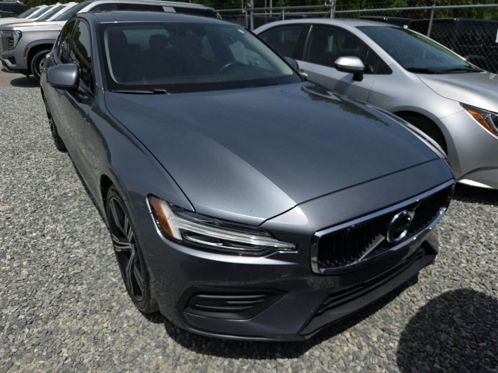 Used 2020 Volvo S60 T5 Momentum FWD image 2