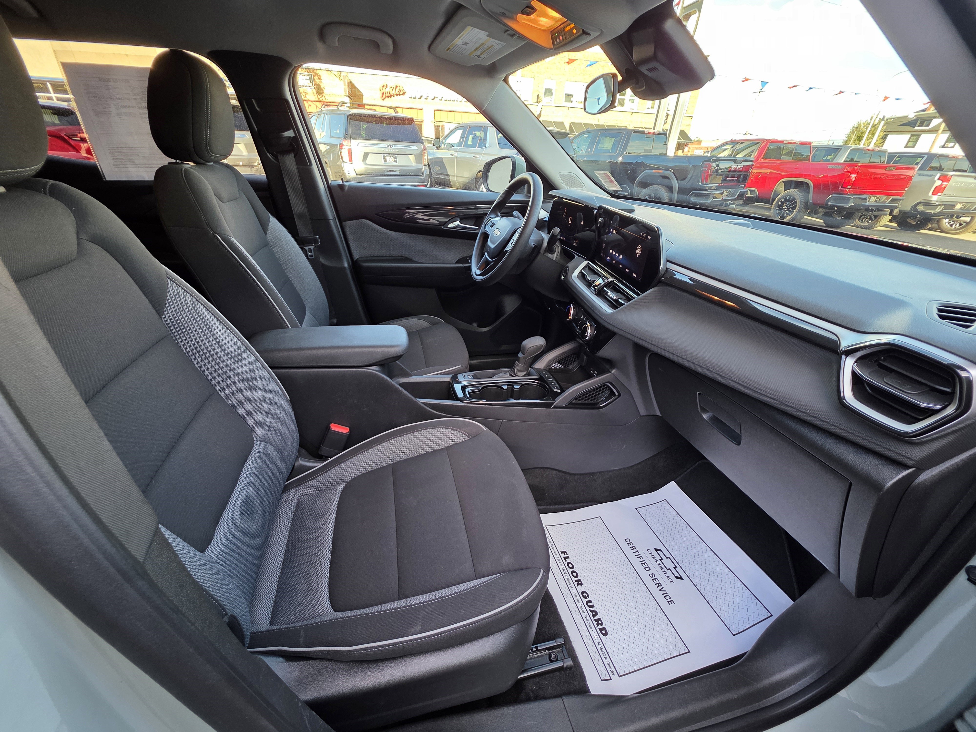 Used 2025 Chevrolet TrailBlazer LT image 23