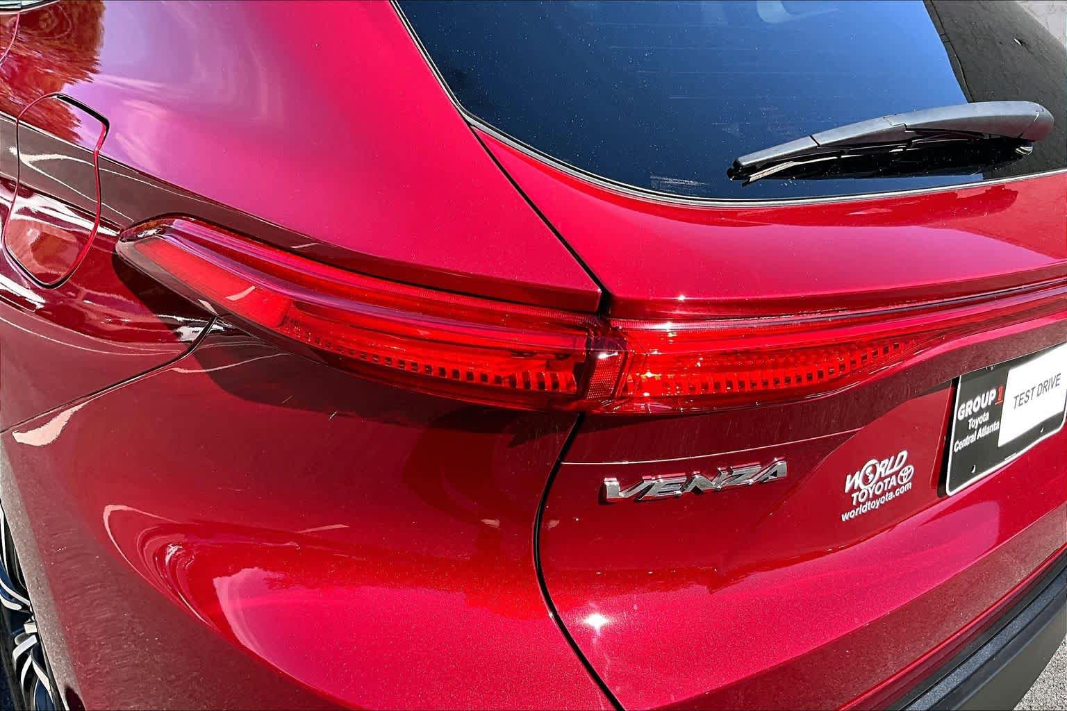 Used 2023 Toyota Venza LE AWD/4WD image 27