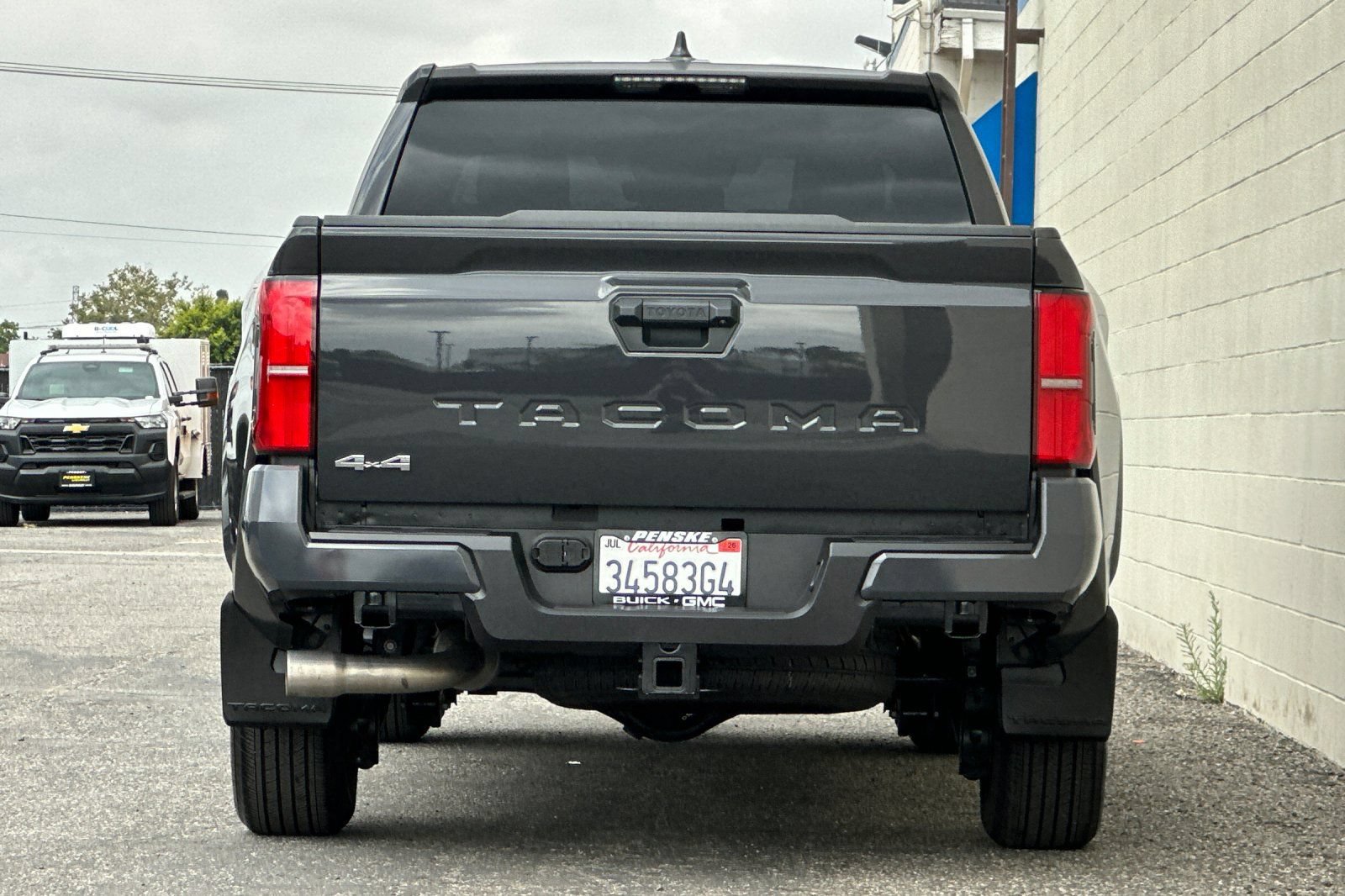 Used 2025 Toyota Tacoma SR5 AWD/4WD image 5