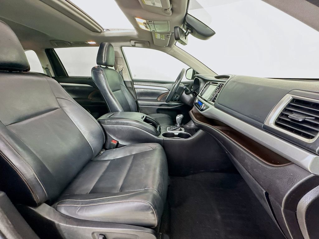 Used 2018 Toyota Highlander XLE AWD/4WD image 38