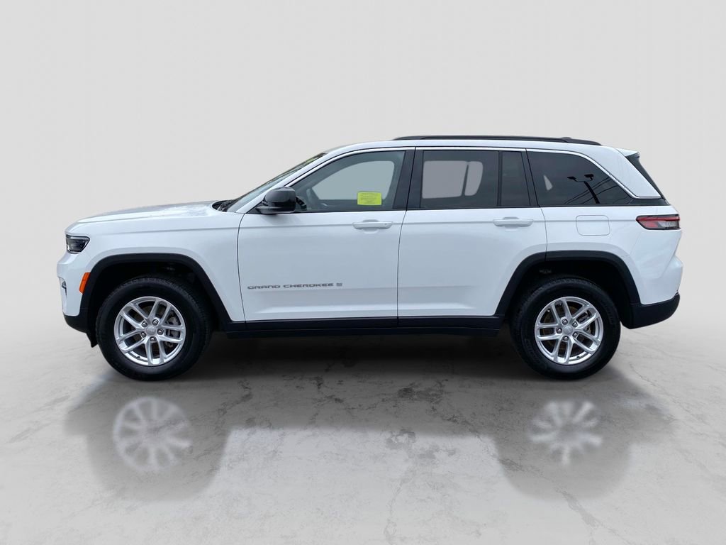 Certified 2025 Jeep Grand Cherokee Laredo X AWD/4WD image 2