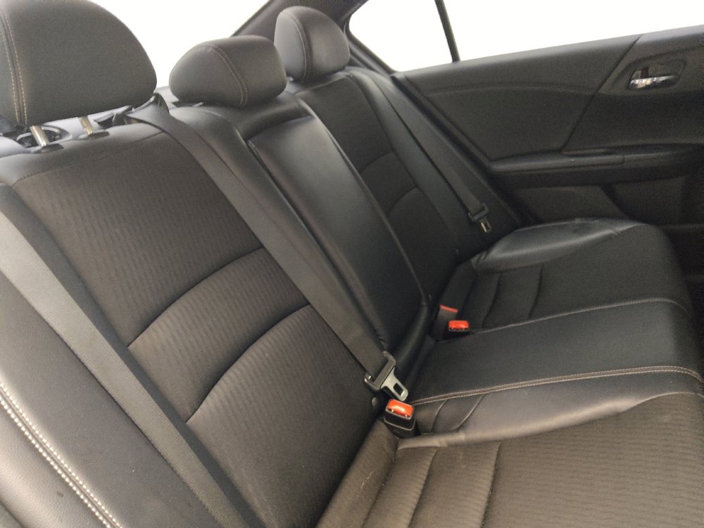 Used 2017 Honda Accord Sport image 19