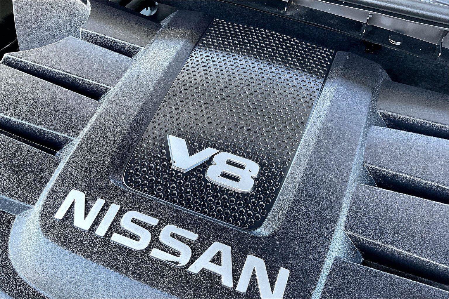 Used 2018 Nissan Titan SL w/ Chrome Package AWD/4WD image 34