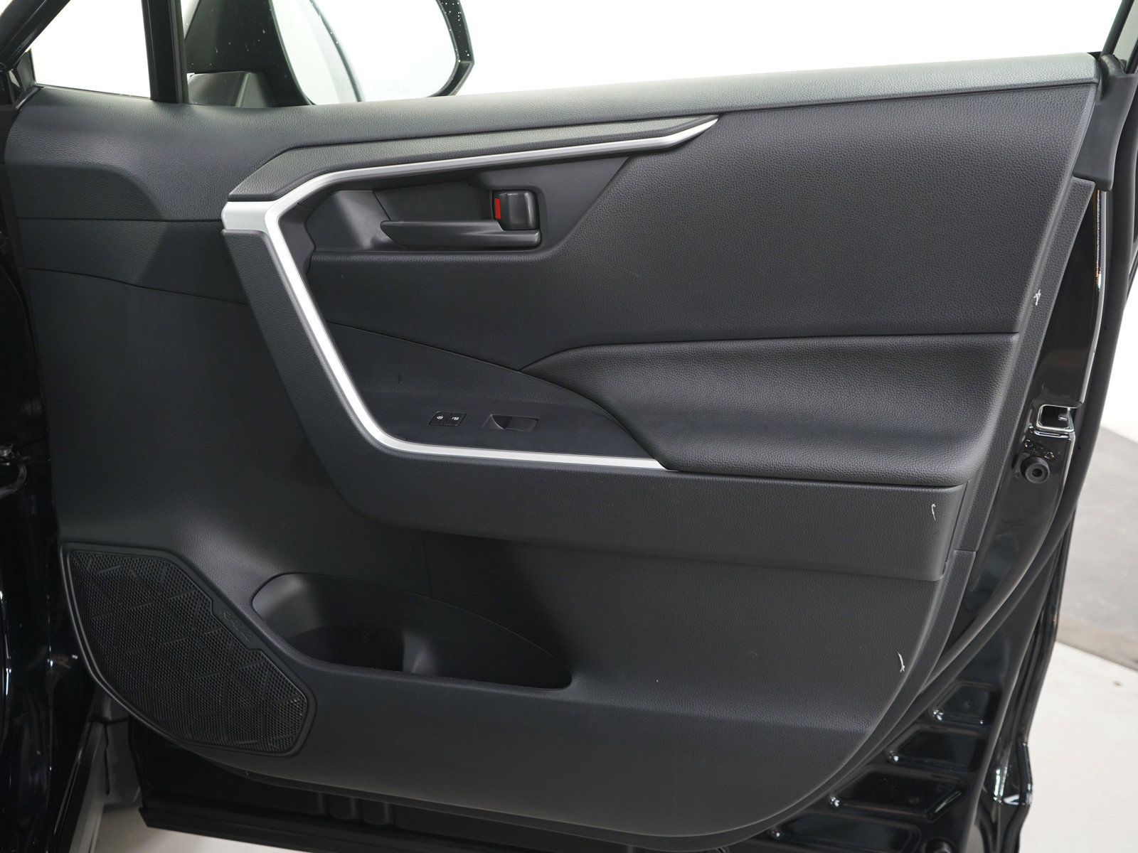 Used 2025 Toyota RAV4 LE AWD/4WD image 11