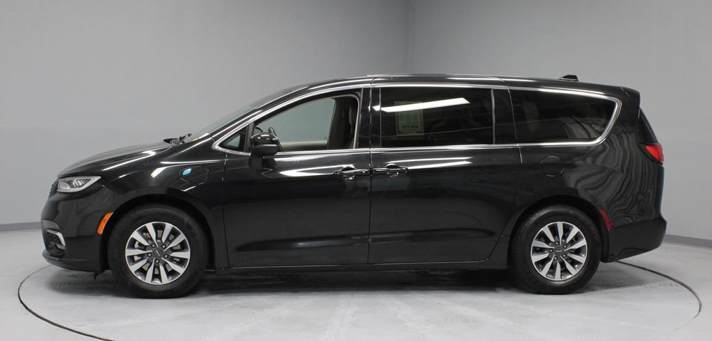 Used 2023 Chrysler Pacifica Touring-L FWD image 7