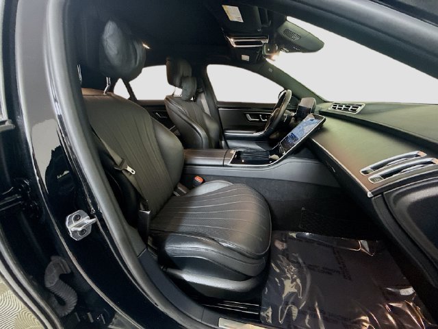 Used 2022 Mercedes-Benz S 500 4MATIC w/ AMG Line Package image 28