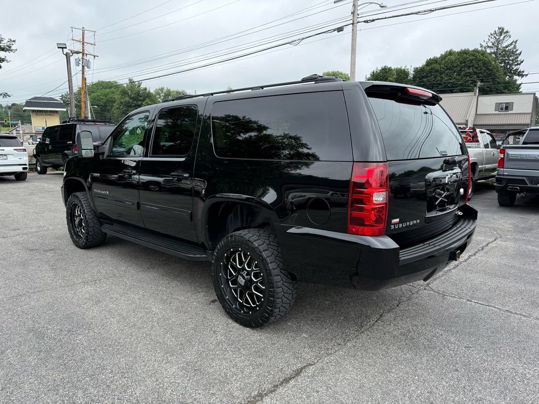 Used 2011 Chevrolet Suburban 2500 LS AWD/4WD image 4