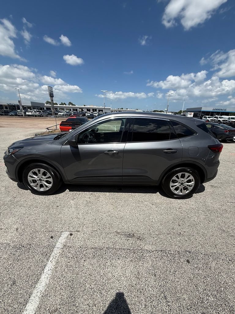 Used 2023 Ford Escape Active FWD image 4