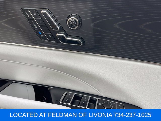 Certified 2024 Cadillac Lyriq Luxury AWD/4WD image 21