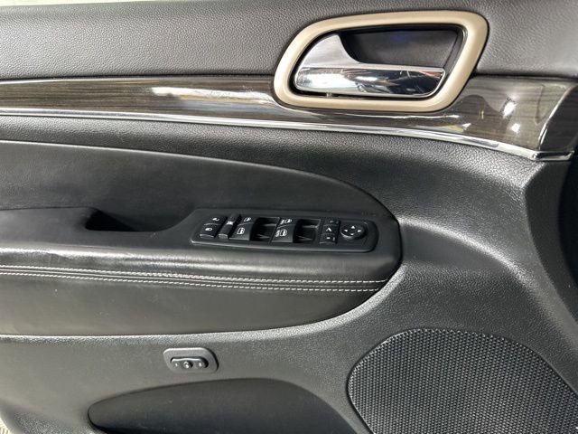 Used 2014 Jeep Grand Cherokee Overland w/ Advanced Technology Group image 18
