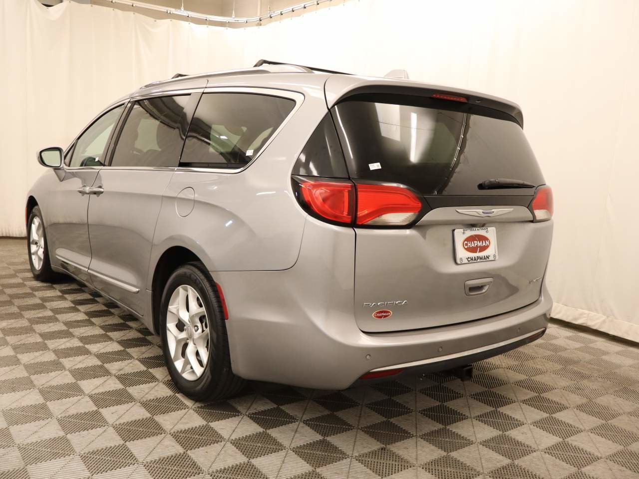 Used 2020 Chrysler Pacifica Limited image 3