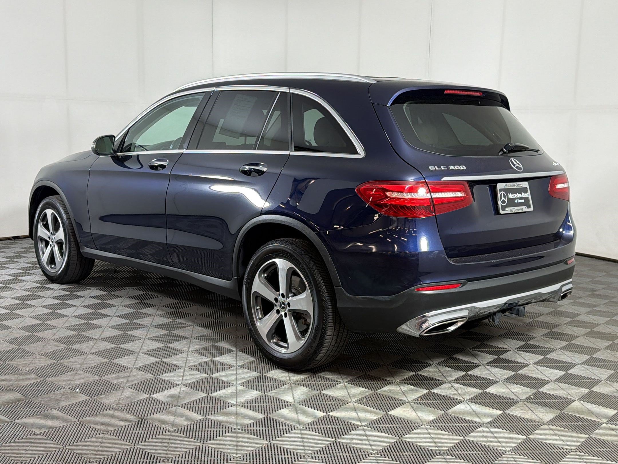 Used 2019 Mercedes-Benz GLC 300 4MATIC image 3
